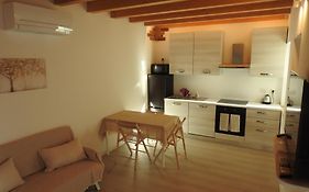 La Divina Suites